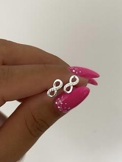 Aro infinito con piedras (par)