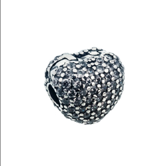 Traba de seguridad corazon con piedras