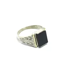 Anillo flor de liz y piedra ónix