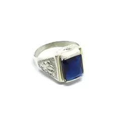 Anillo piedra y liz de costados