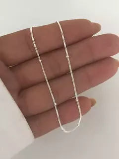 Cadena chata con mini bolitas