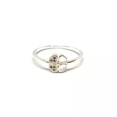 Anillo trébol con piedras