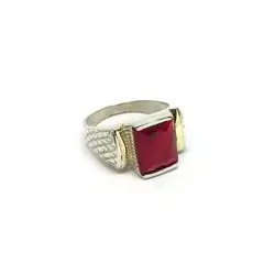 Anillo con piedra roja