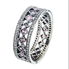 Anillo rombos y piedras