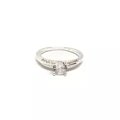 Anillo solitario con piedras