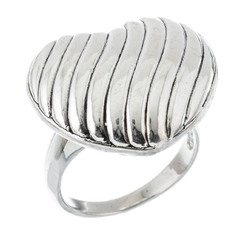 Anillo inflado corazón rayado