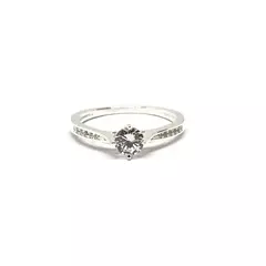 Anillo solitario con piedras