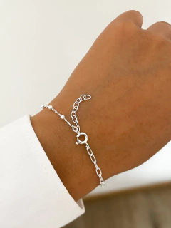 Pulsera eslabones, bolitas e infinito - comprar online