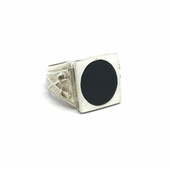 Anillo espadas y piedra onix