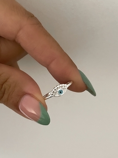 Anillo ojito con pestañas