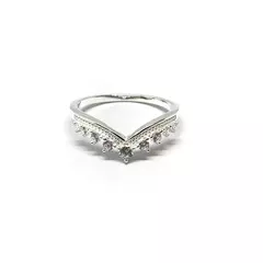 Anillo en punta con piedras