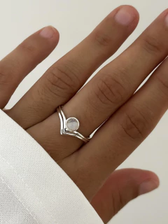 Anillo en punta con piedra
