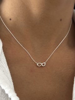 Collar infinito de plata lisa