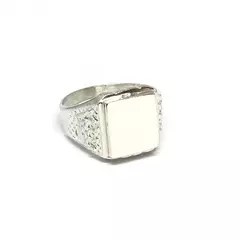 Anillo mesa cuadrada con corona