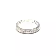 Anillo anchito con piedras