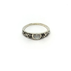Anillo con corazón de nácar