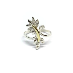 Anillo con hojas