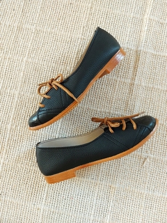 Acordonados Ona Negro croco - comprar online