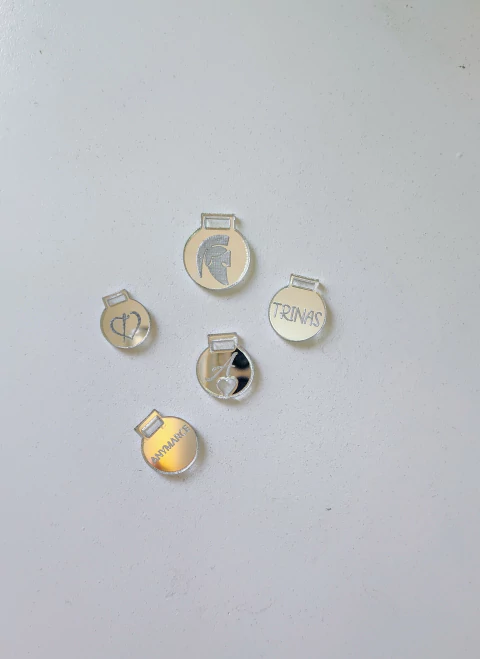 Etiqueta acrílico espejo plata herraje - Pack