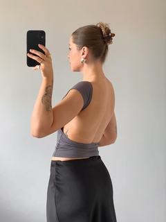 Blusa Costas Decotada Grafite - comprar online