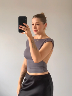 Blusa Costas Decotada Grafite na internet