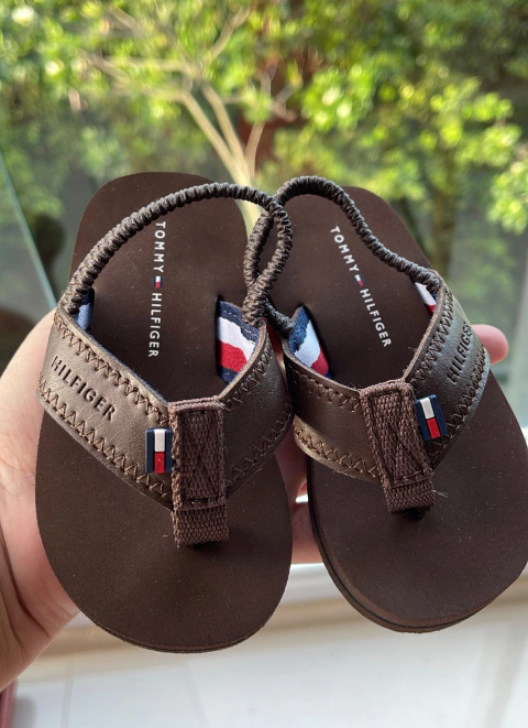 Chinelo infantil Tommy Hilfiger Marrom