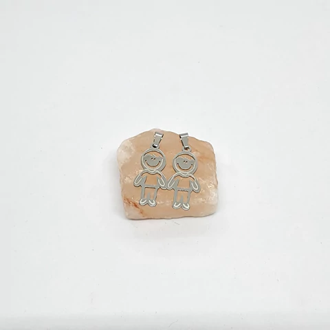 Dije 2 nenes diseñados (A.Q)