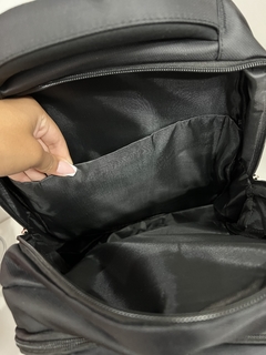 Mochila Preta - Primeira linha - loja online