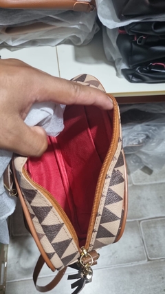 Bolsa Triangle Transversal - Primeira linha - comprar online