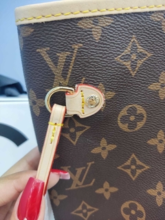 Imagem do Neverfull Premium em couro legítimo e Canvas