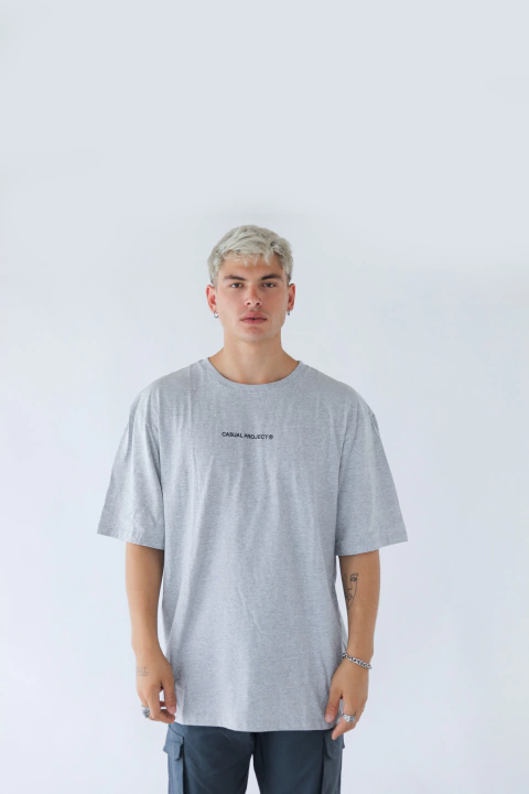 REMERA BASICA CASUAL OVER