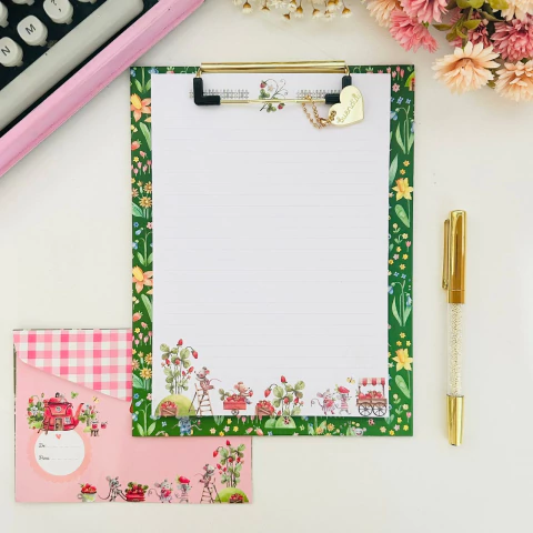 PRANCHETA ESTAMPADA A5 + 30 FOLHAS DECORADAS - FAZENDA DE MORANGOS