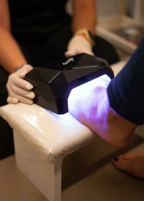 ESMALTADO SEMIPERMANENTE EN MANOS Y PIES + LIFTING DE PESTAÑAS