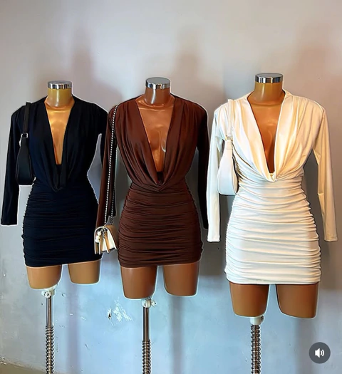 Vestido Decotado Manga Longa