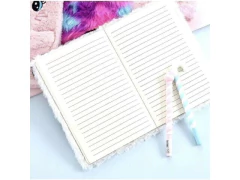 CADERNO ESCOLAR PELUCIA PANDA SCB99 - Papelaria Visão
