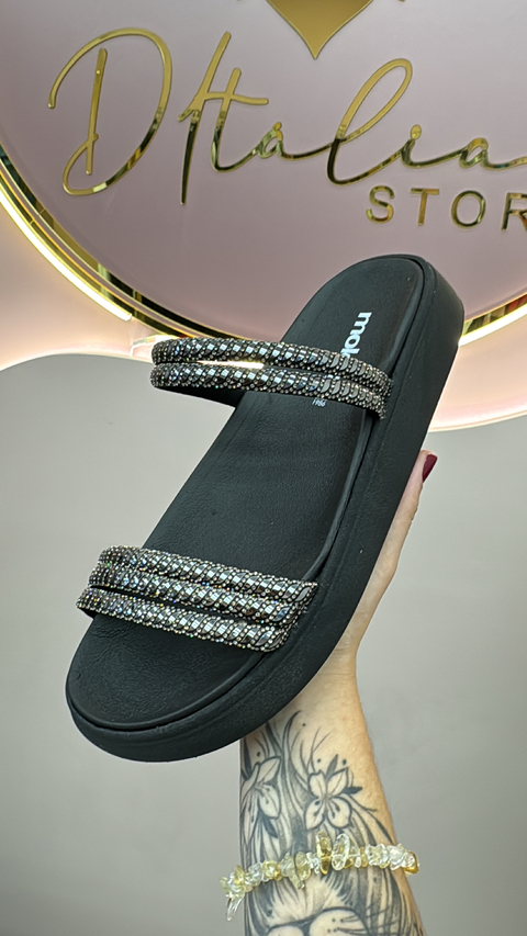 Moleca preta com strass