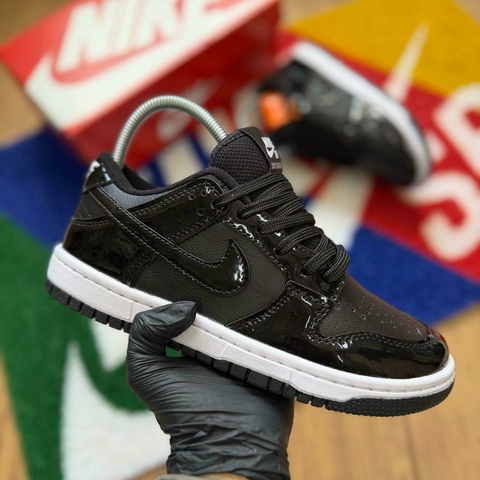 Tênis Nike Dunk preto vinil