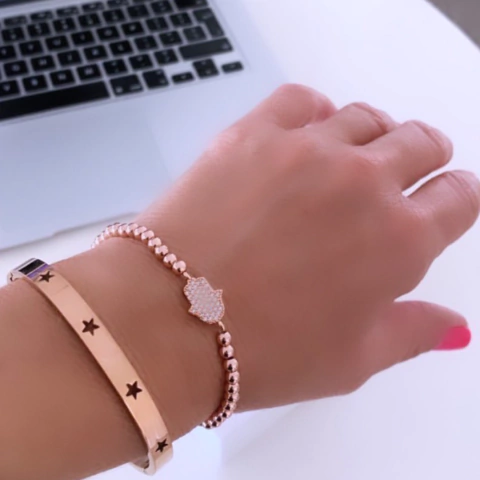 pulsera manito rosada bolitas