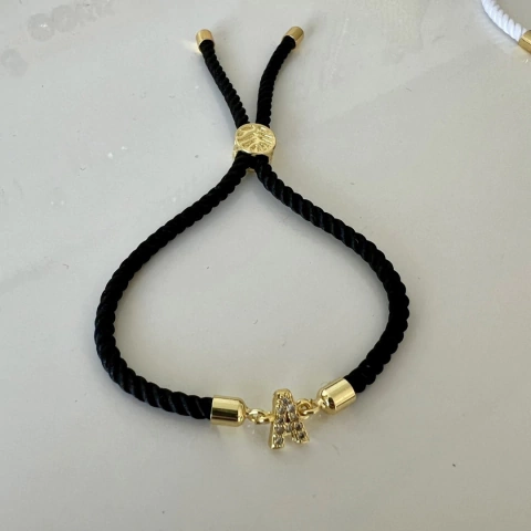 Pulsera inicial cordón negro