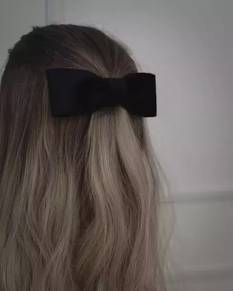 Laço de veludo Magda Preto com ou sem camélia