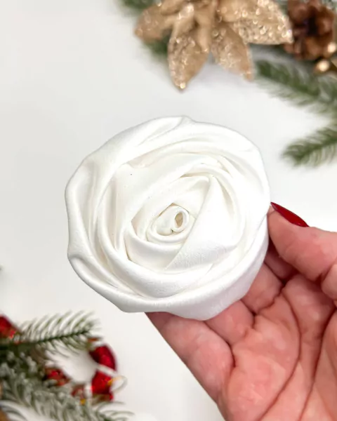 Acessório Flor Luísa de crepe acetinado - Off white