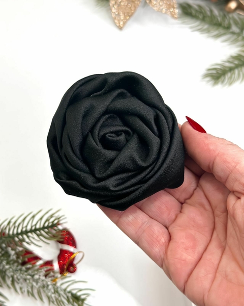 Acessório Flor Luísa de crepe acetinado - Preta