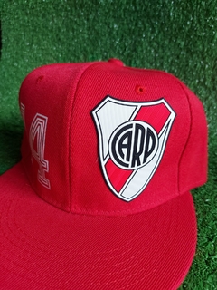 gorra plana #14 roja en internet
