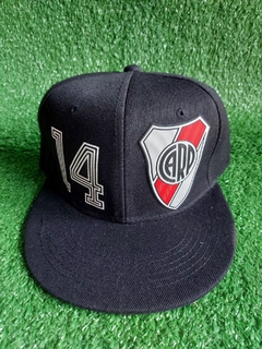 gorra plana #14 negra