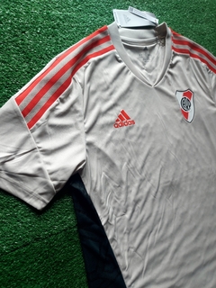 Remera de entrenamiento 2023 en internet