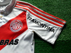 Camiseta titular 2011 #8 en internet