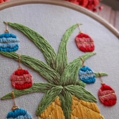 Quadro bastidor bordado - Natal Tropical na internet