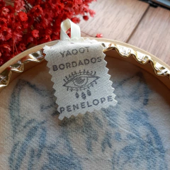 Quadro bastidor bordado - Tigre metálico na internet