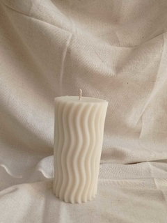 Vela Pilar Curvas Branca - comprar online