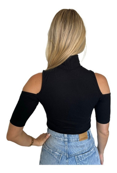 Blusa Gola Alta Ombros Abertos Manga Curta - loja online